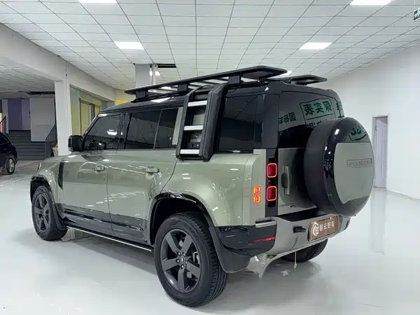 Land Rover Defender 2023
