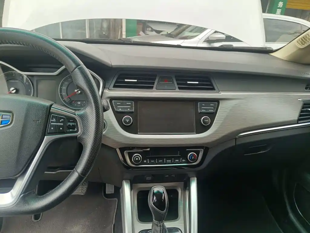 Geely Vision X3 2018 — фото 13