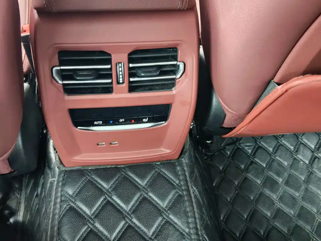 BMW 3 Series 2025 — фото 11