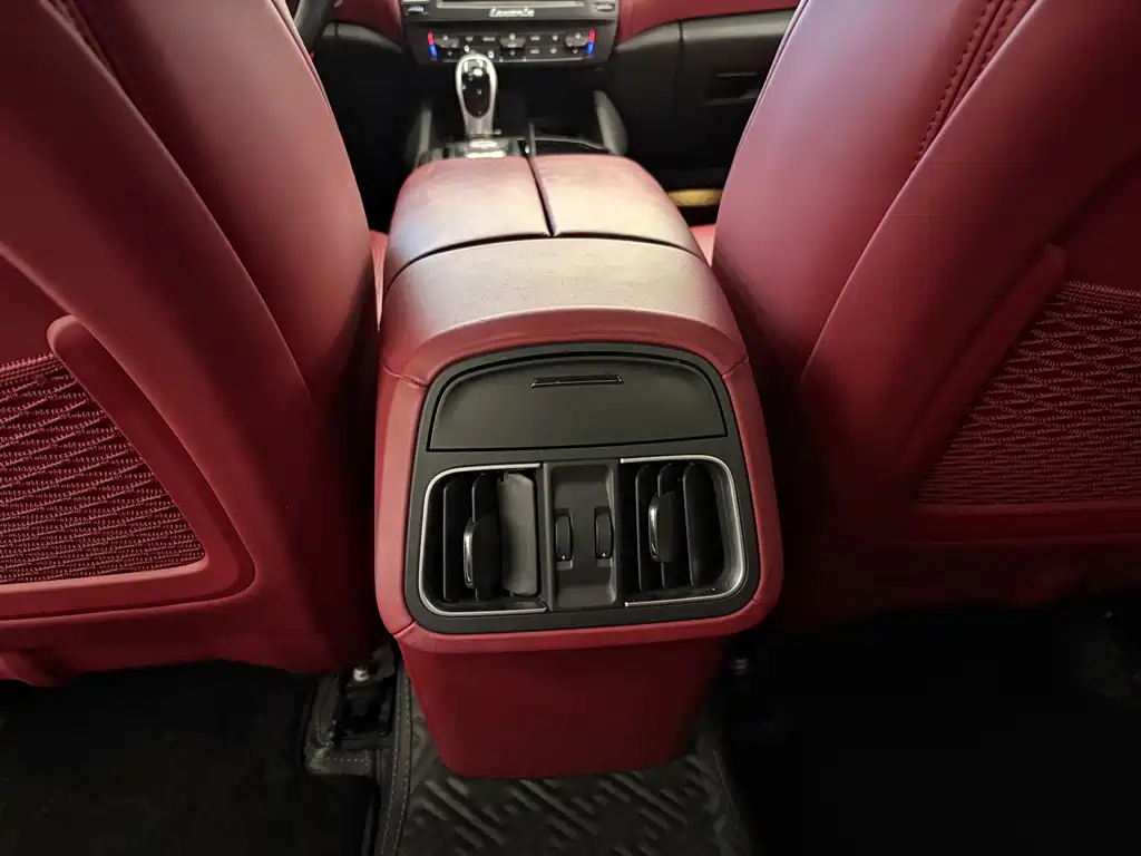 Maserati Levante 2018 — фото 14