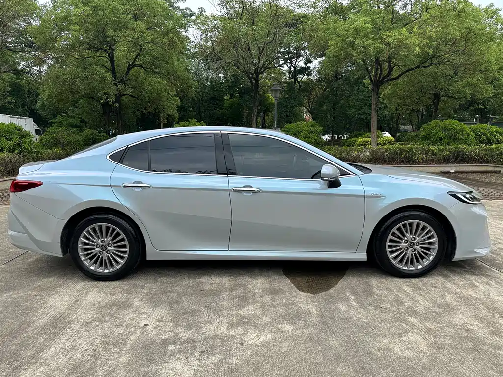 Toyota Camry 2024 — фото 19