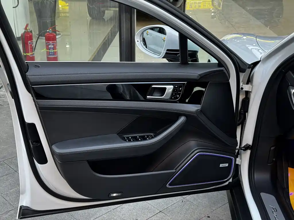 Porsche Panamera 2018 — фото 17
