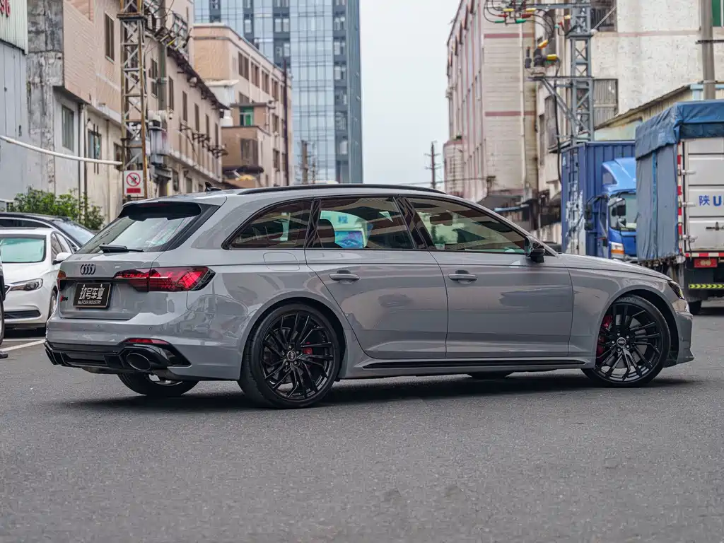 Audi RS 4 2023 — фото 3
