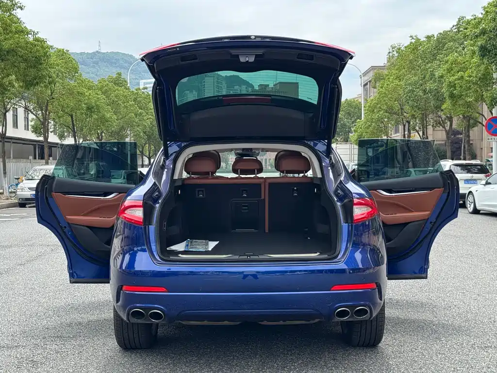 Maserati Levante 2019 — фото 19