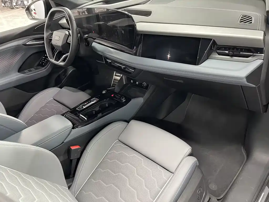 Audi Q6L e-tron 2025 — фото 11