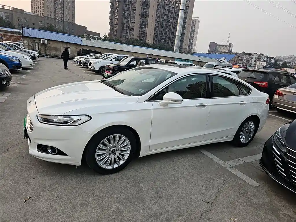 Ford Mondeo 2016 — фото 21
