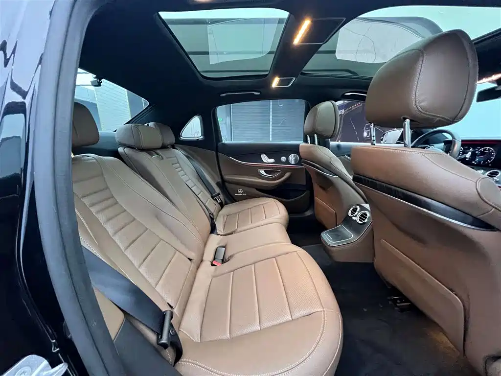 Mercedes-Benz E-Class 2020 — фото 25