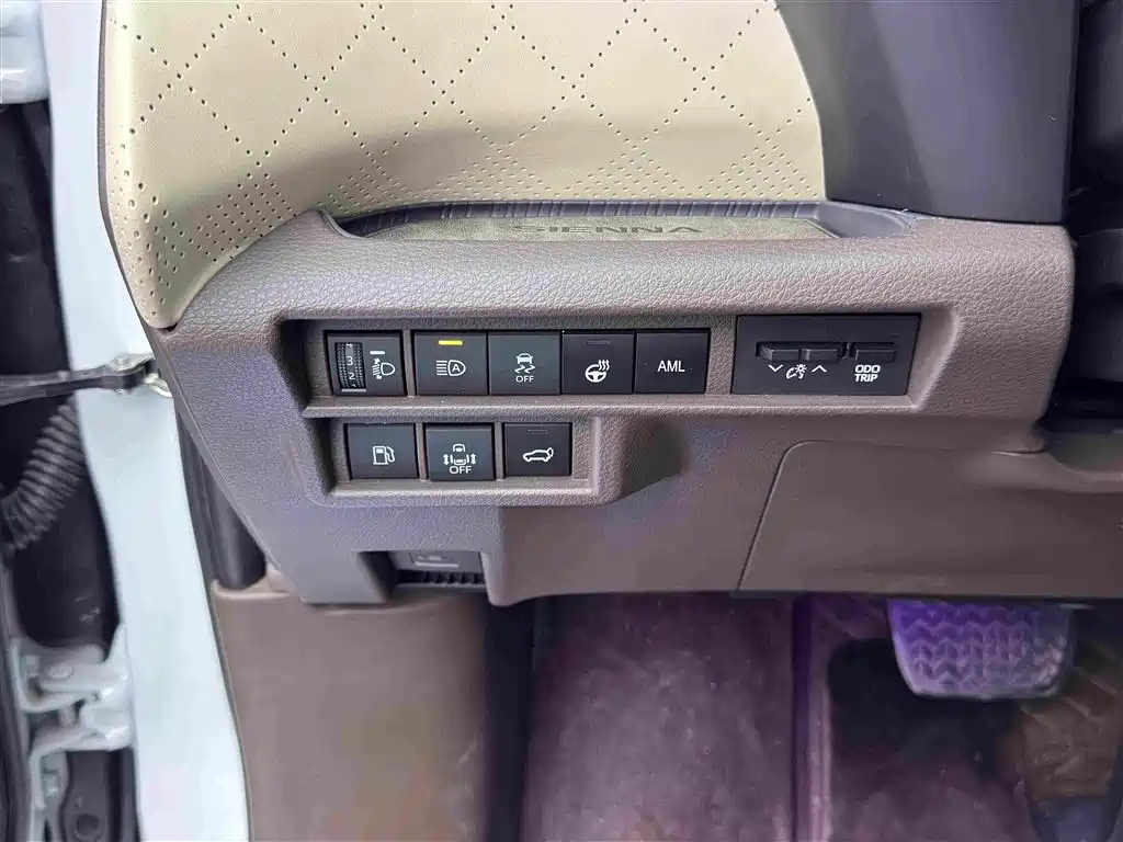 Toyota Sienna 2024 — фото 19