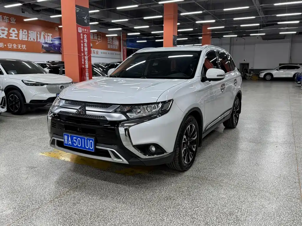 Mitsubishi Outlander 2020 — фото 4