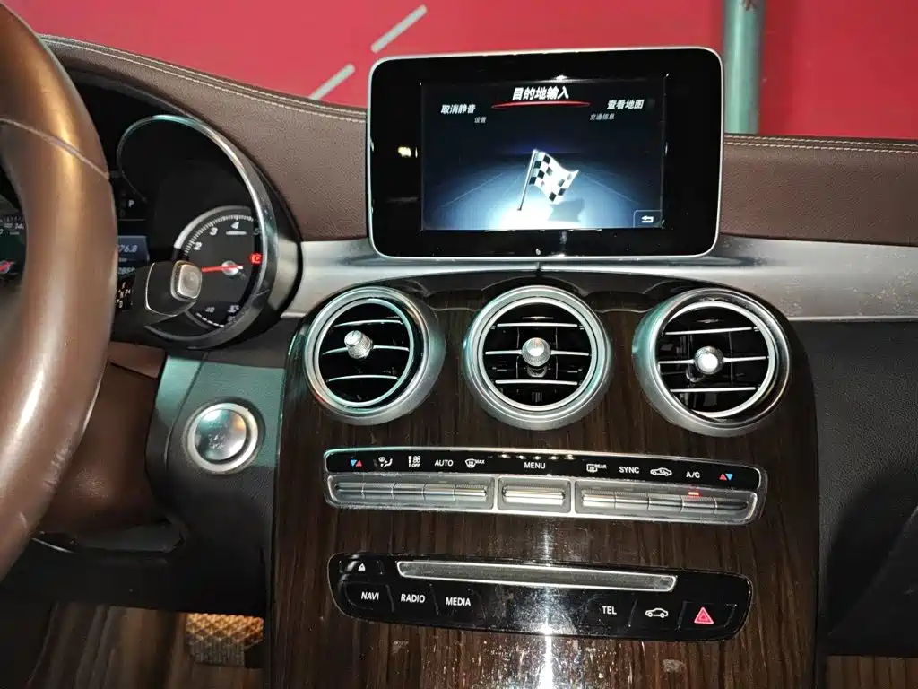 Mercedes-Benz GLC 2018 — фото 10