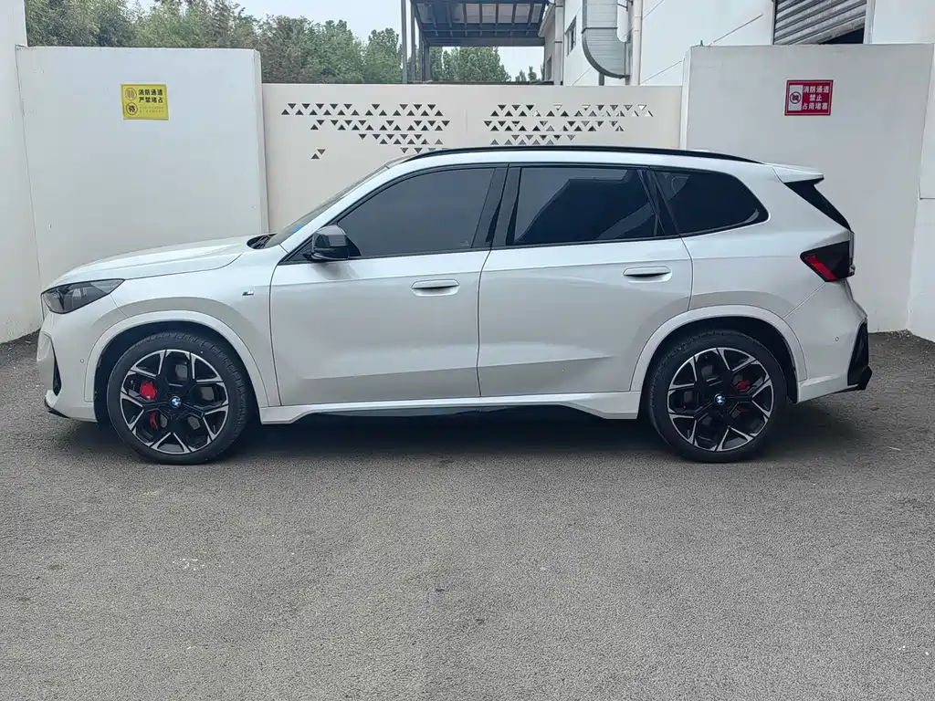 BMW X1 M35Li 2025 — фото 3