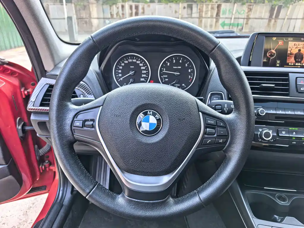 BMW 1 Series 2015 — фото 11