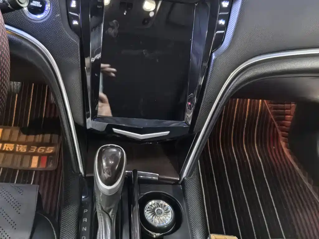 Cadillac XTS 2017 — фото 10