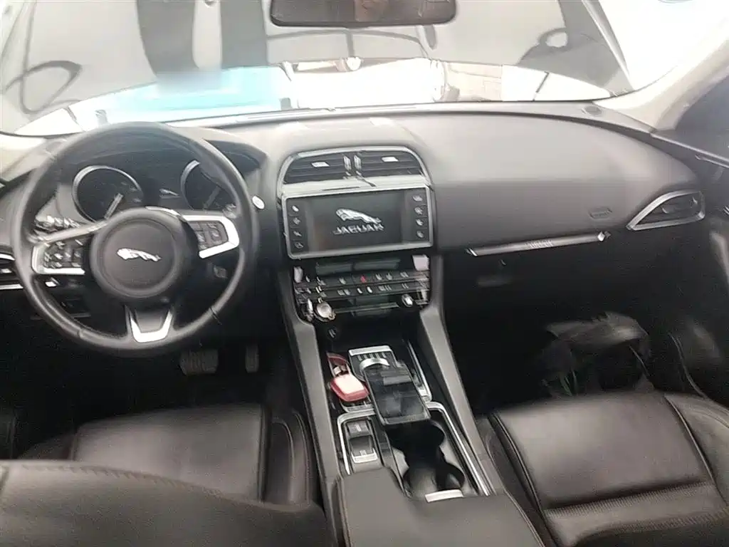 Jaguar F-PACE 2017 — фото 10