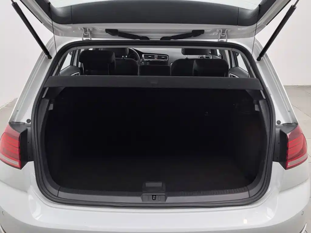 Volkswagen Golf Pure Electric 2020 — фото 16