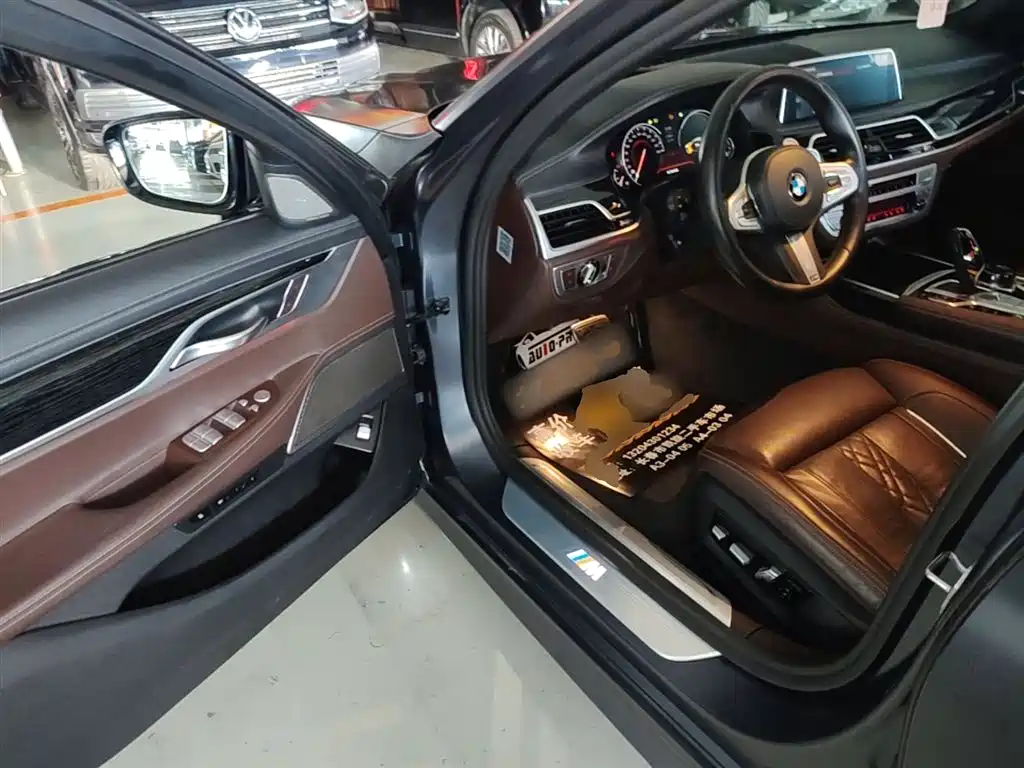 BMW 7 Series 2018 — фото 16