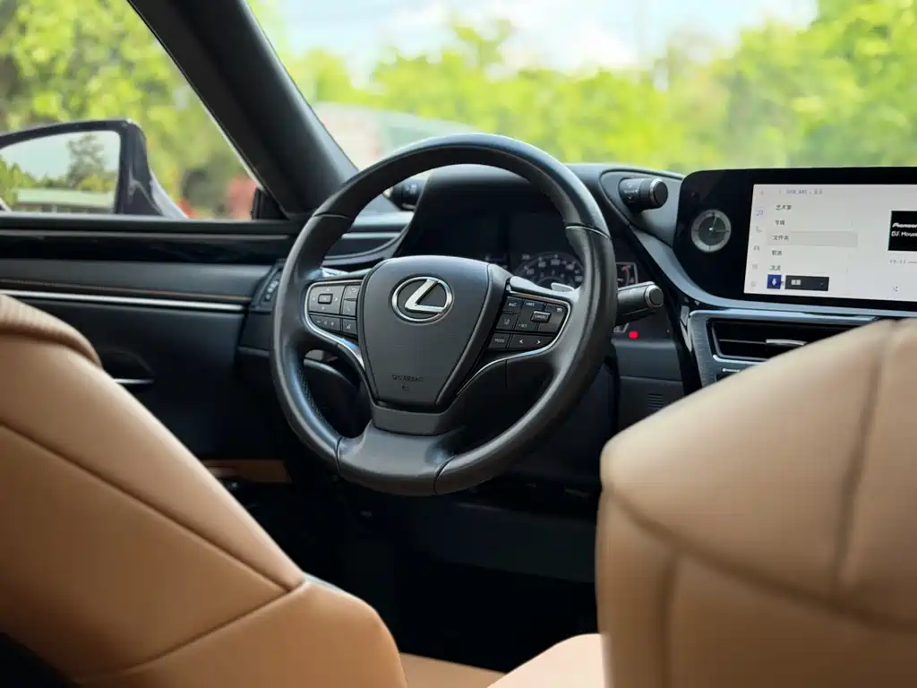 Lexus ES 2022 — фото 15