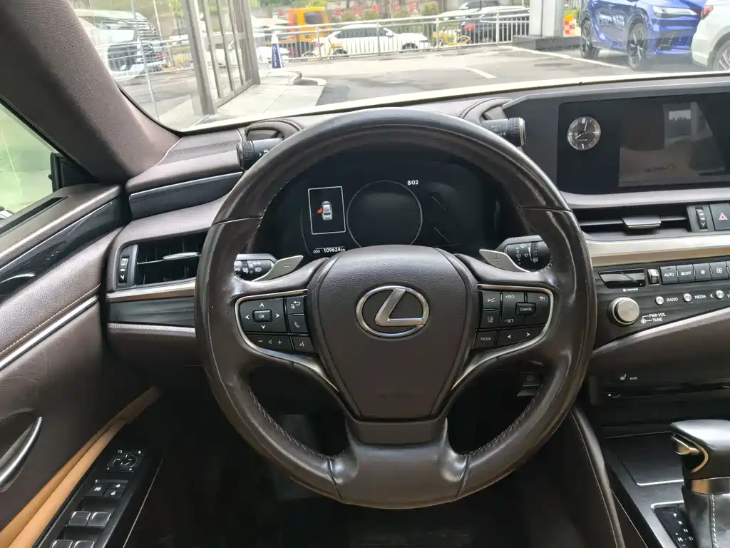 Lexus ES 2020 — фото 4