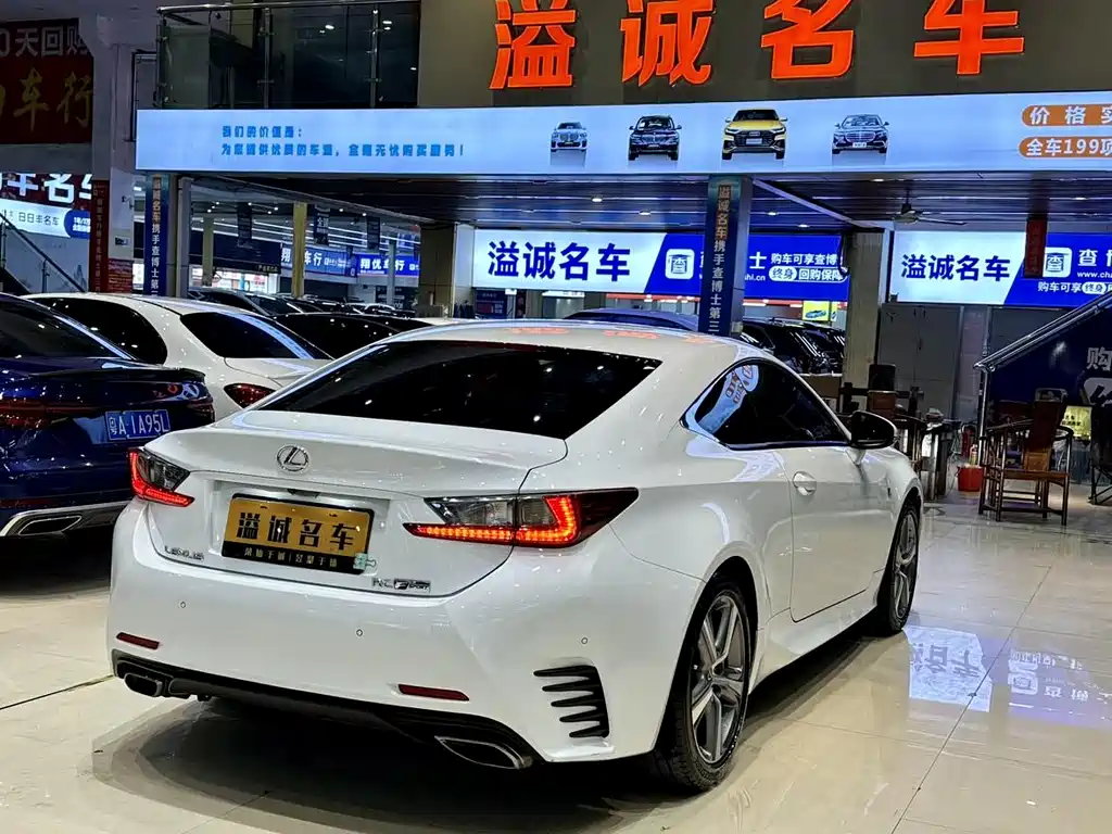 Lexus RC 2016 — фото 12