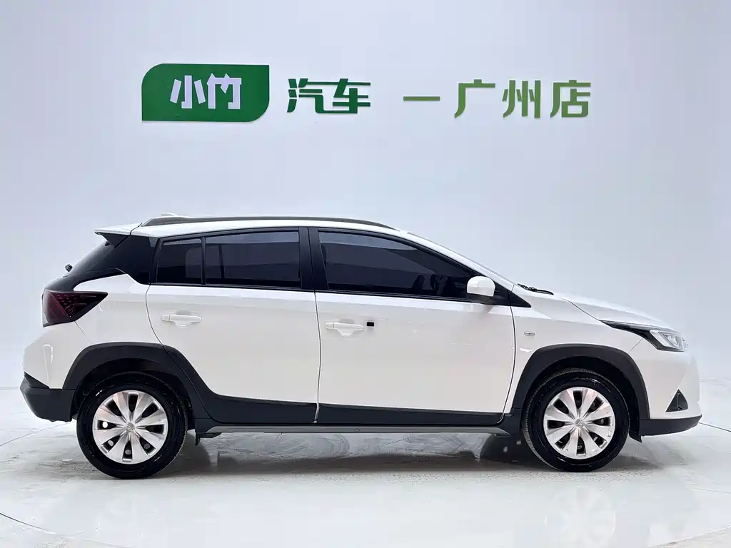 Toyota Yaris L 2023 — фото 8