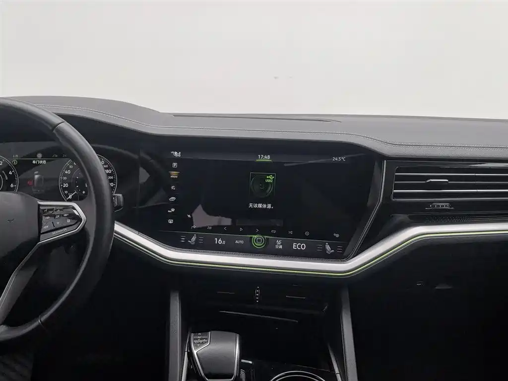 Volkswagen Touareg New Energy 2021 — фото 12