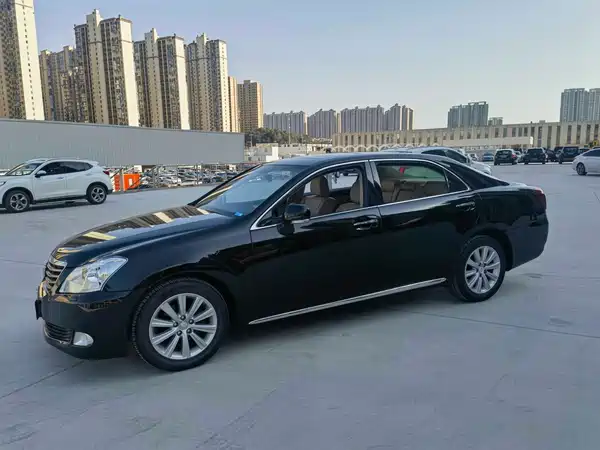 Toyota Crown 2010