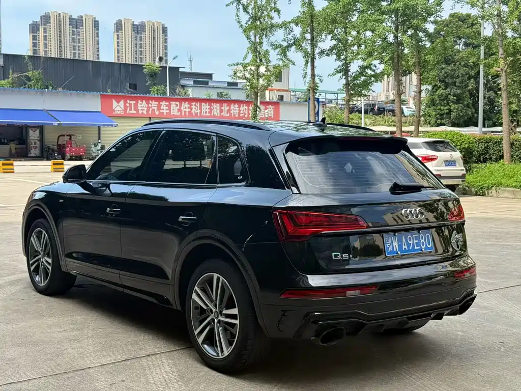 Audi Q5L 2023 — фото 16