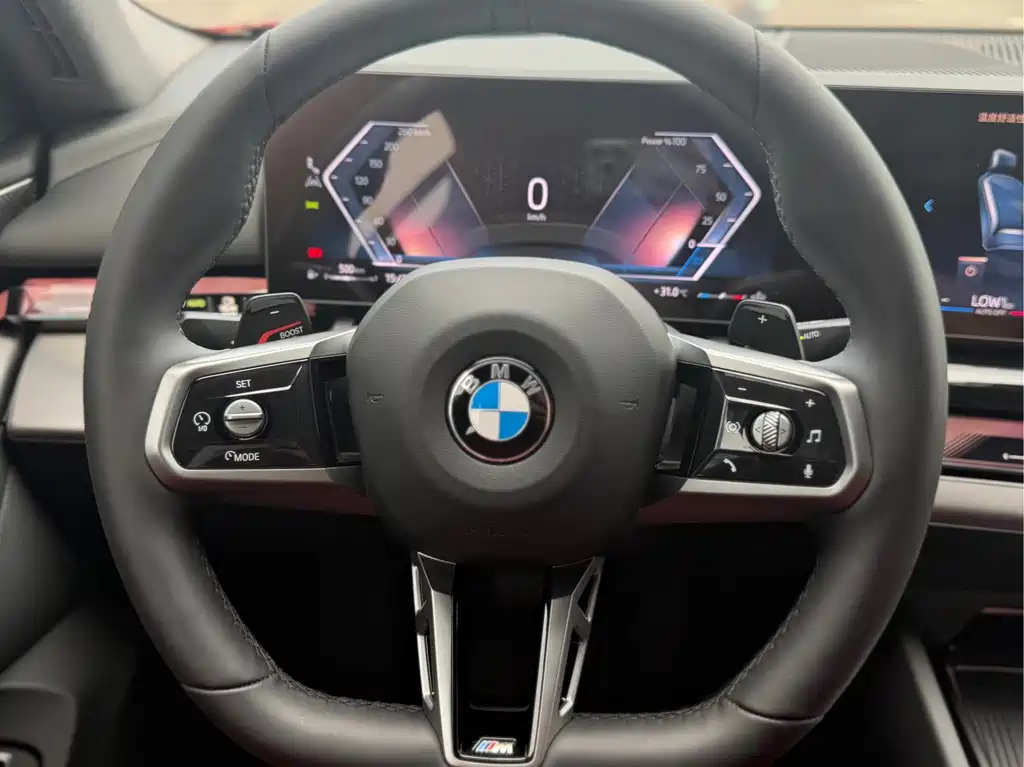 BMW 5 Series 2025 — фото 12