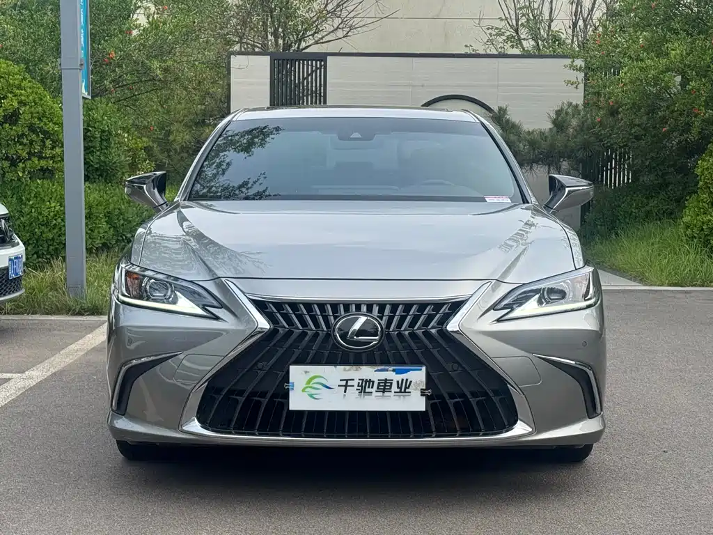 Lexus ES 2023 — фото 2