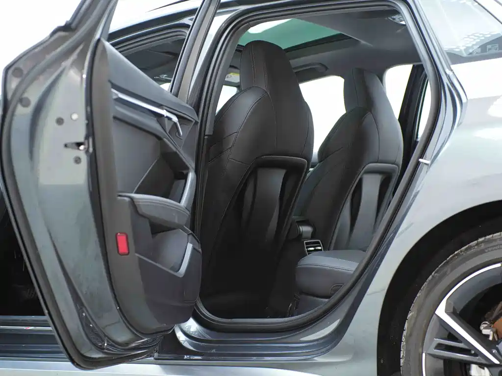 Audi A3 2023 — фото 10