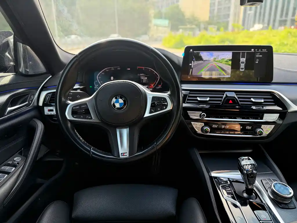 BMW 5 Series 2021 — фото 16