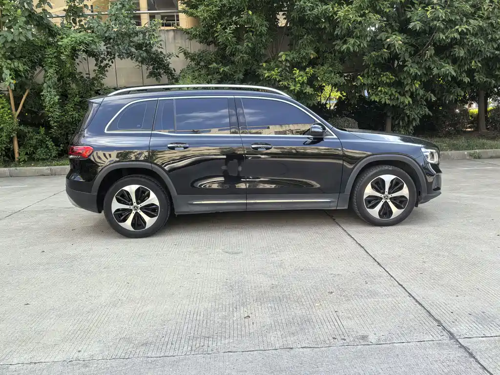 Mercedes-Benz GLB 2023
