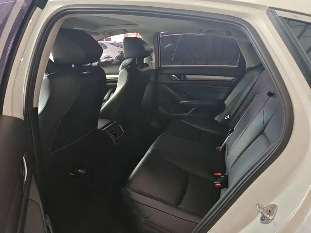 Honda Accord 2019 — фото 17