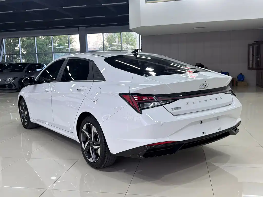 Hyundai Elantra 2022