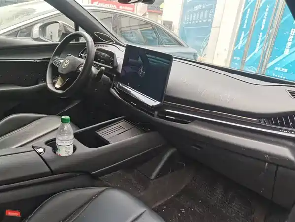 Volkswagen Distinctive 06 2025