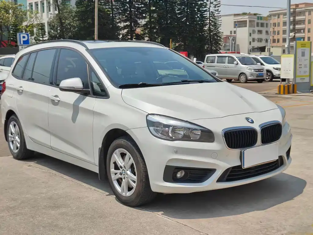 BMW 2 Series Wagon 2015 — фото 3