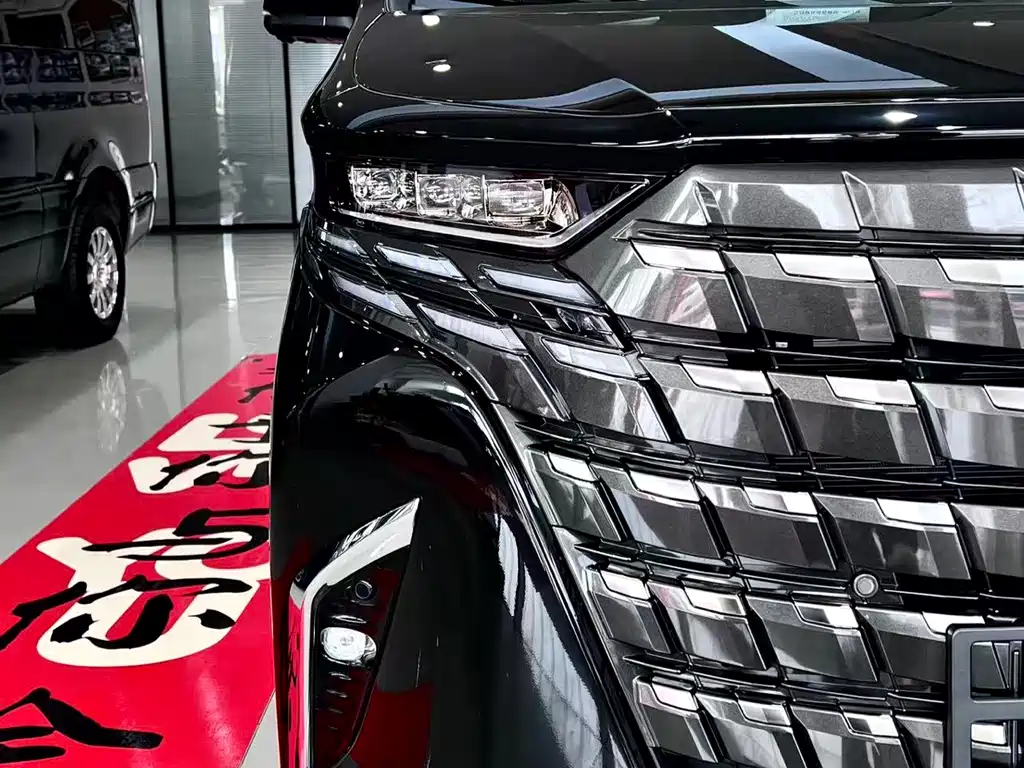Toyota Alphard — фото 3