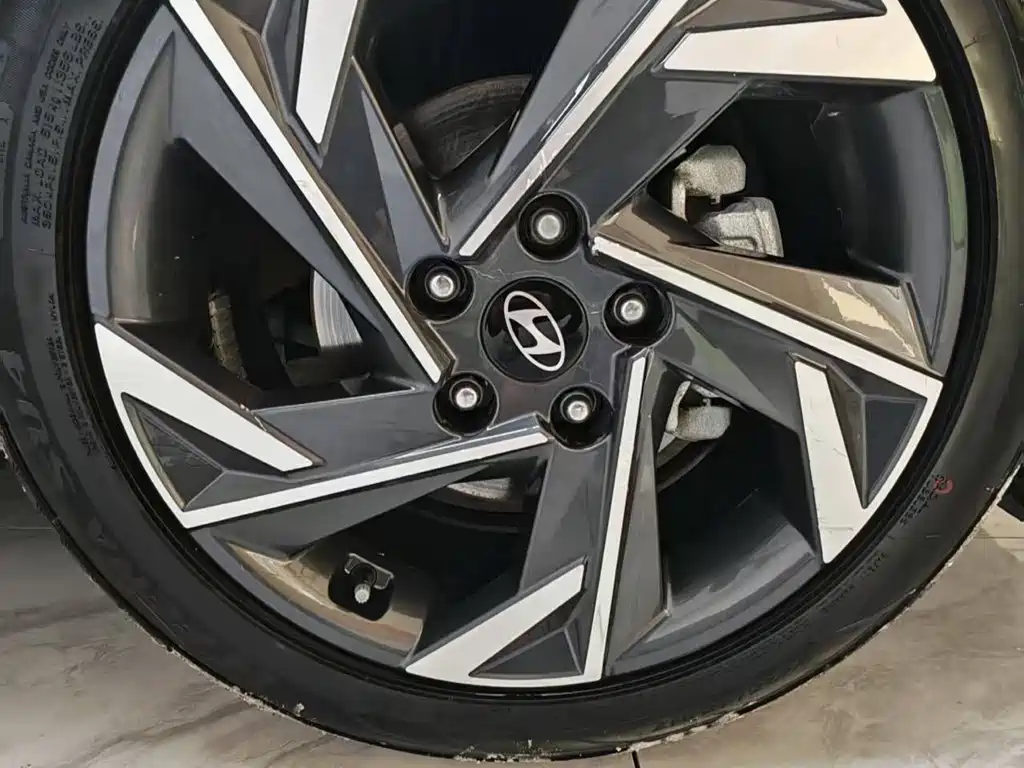 Hyundai Elantra 2023 — фото 10
