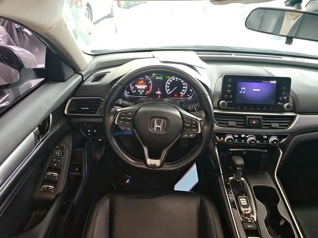 Honda Accord 2019 — фото 11