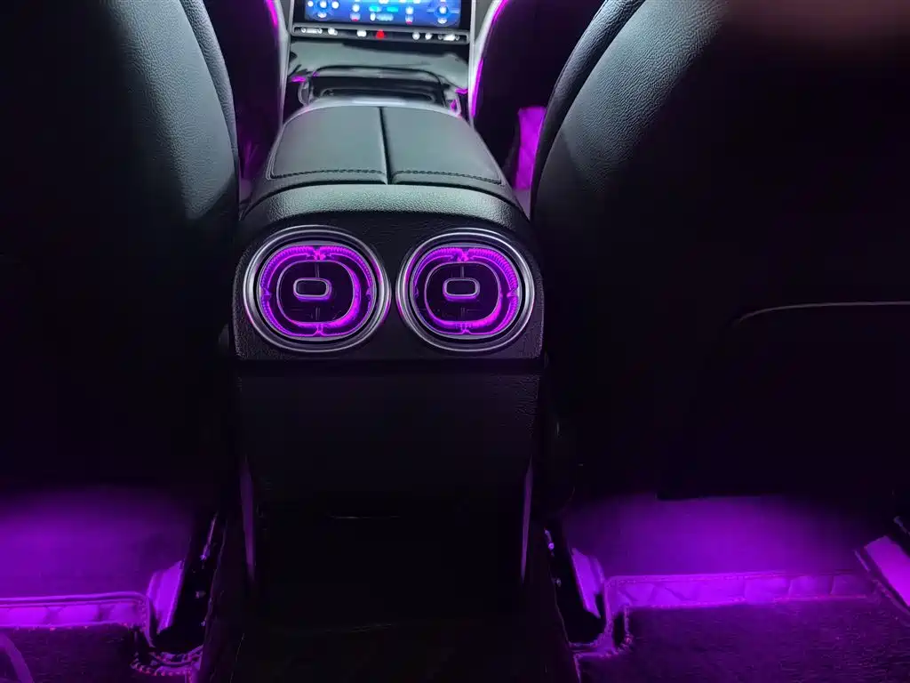 Mercedes-Benz C-Class 2025 — фото 20