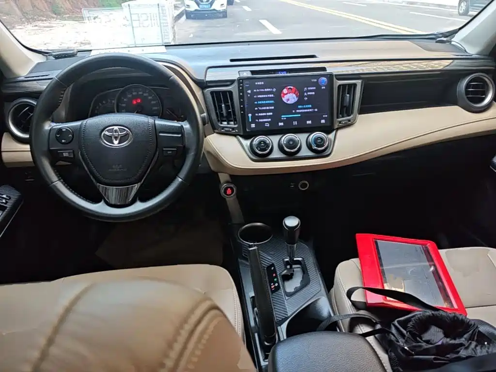 Toyota RAV4 2015 — фото 10