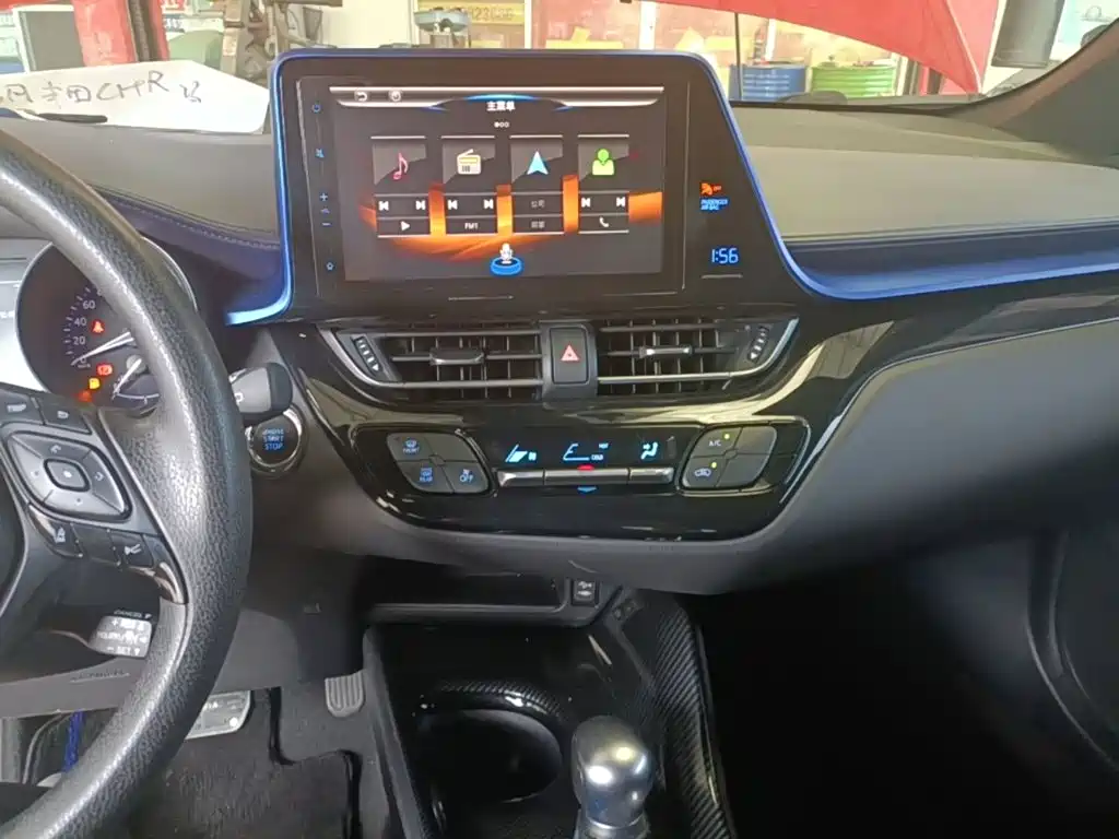 Toyota C-HR 2019 — фото 13