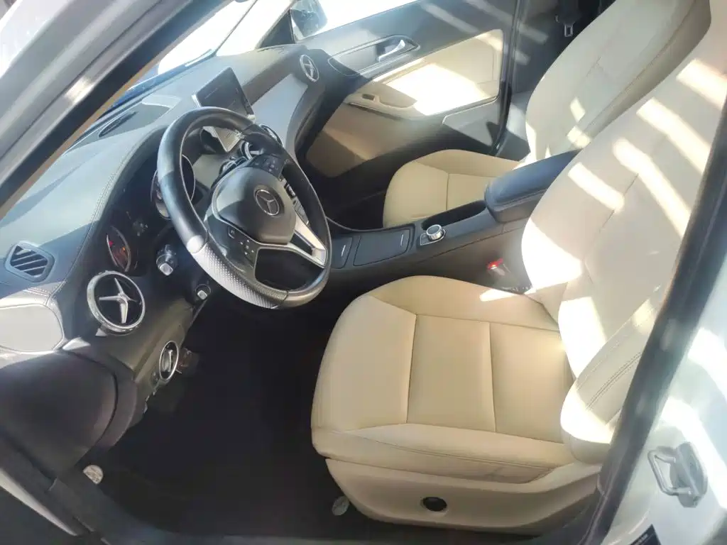 Mercedes-Benz GLA 2016 — фото 11