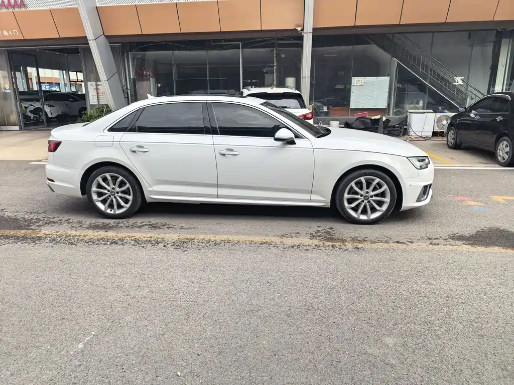 Audi A4L 2019