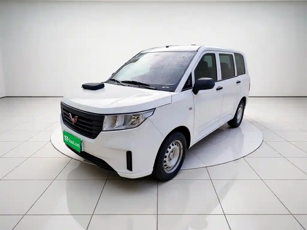 Wuling Hongguang PLUS 2024 — фото 2
