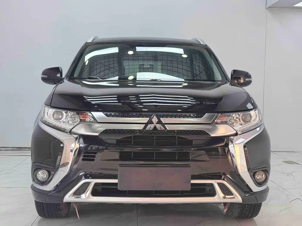 Mitsubishi Outlander 2021 — фото 2
