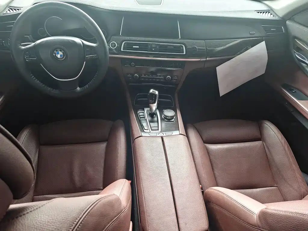 BMW 7 Series 2015 — фото 11