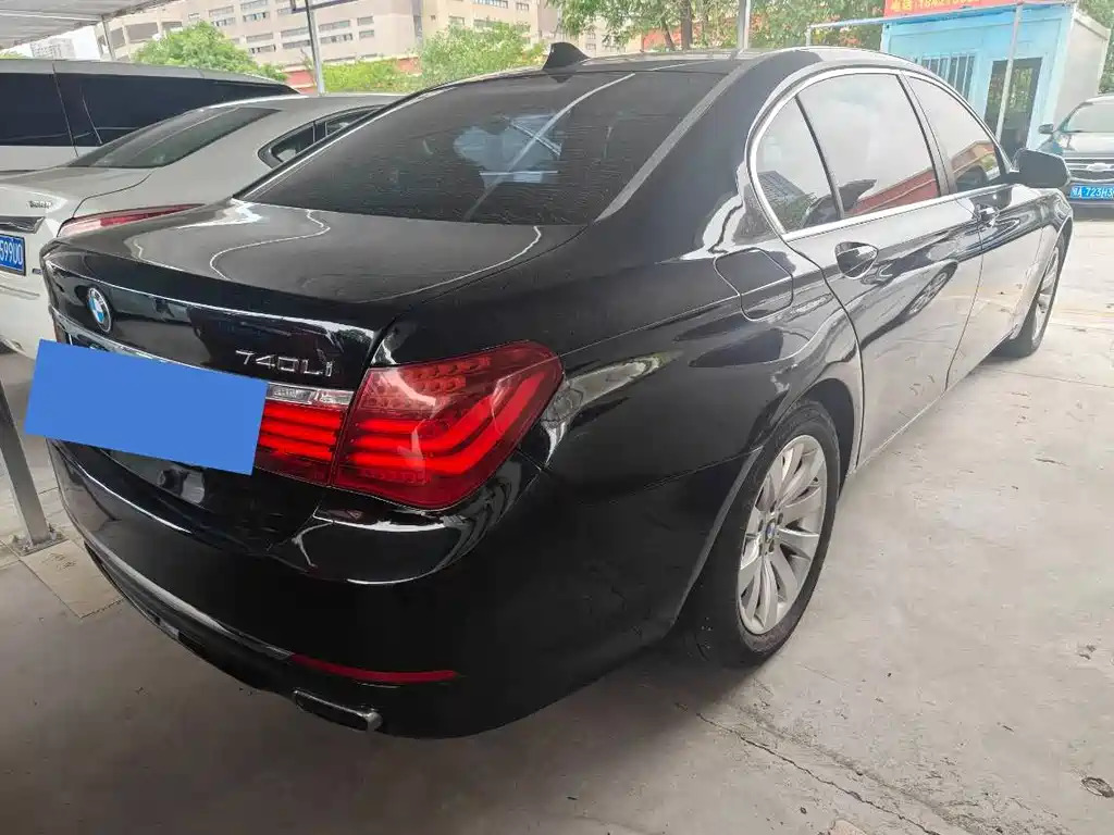 BMW 7 Series 2015 — фото 16