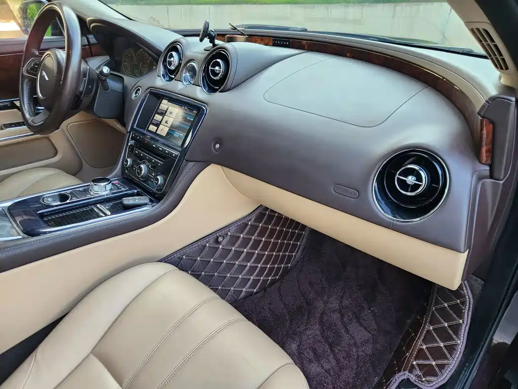 Jaguar XJ 2013 — фото 20