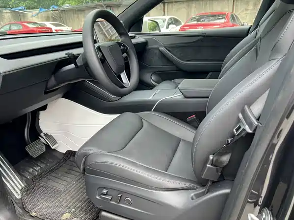Tesla Model Y L 2026
